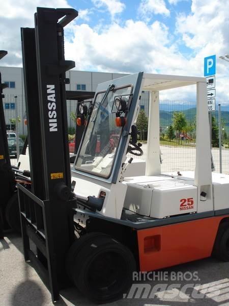 Nissan PH02M25 Gaffeltrucker - Annet