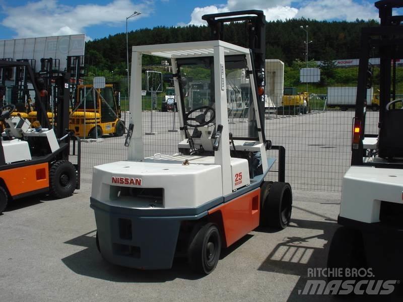 Nissan PH02M25 Gaffeltrucker - Annet