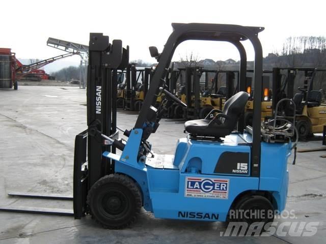 Nissan PJ01A15 Propan trucker