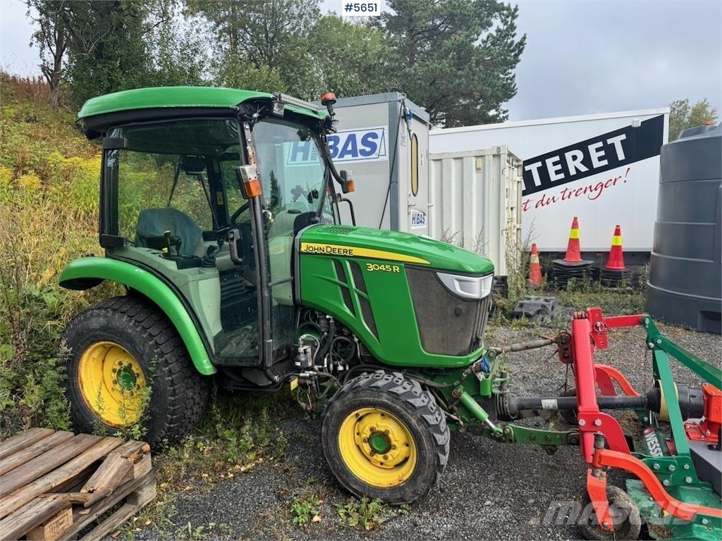 John Deere 3045R Traktorer