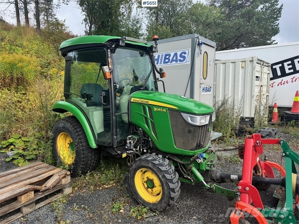John Deere 3045R Traktorer
