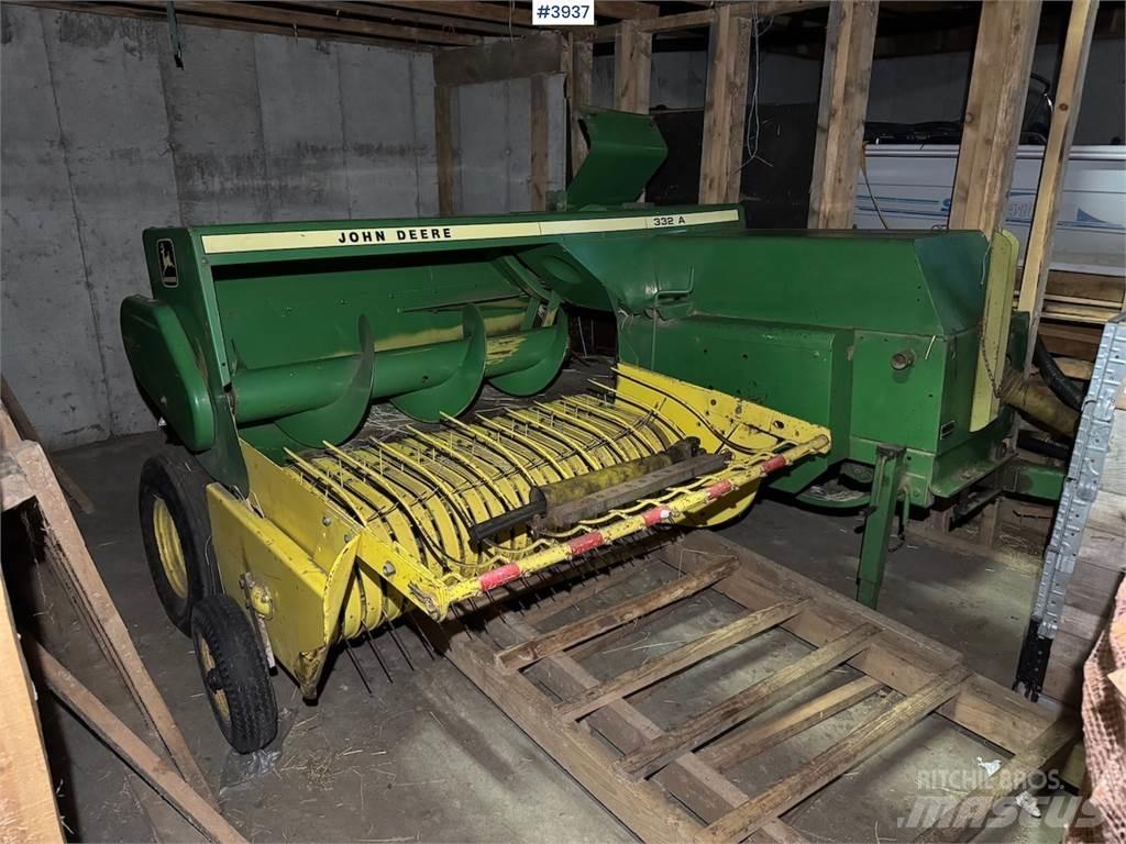 John Deere 332 A Andre gressmaskiner