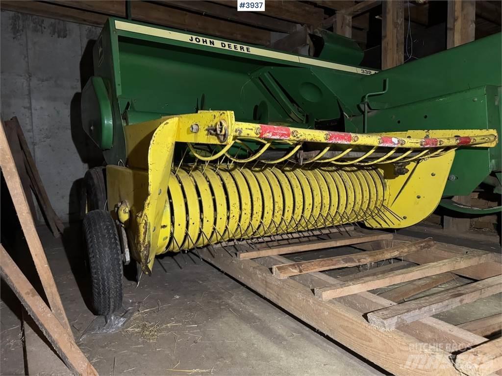 John Deere 332 A Andre gressmaskiner