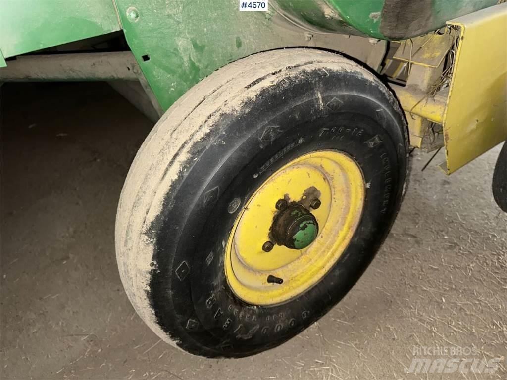 John Deere 332 A Andre gressmaskiner