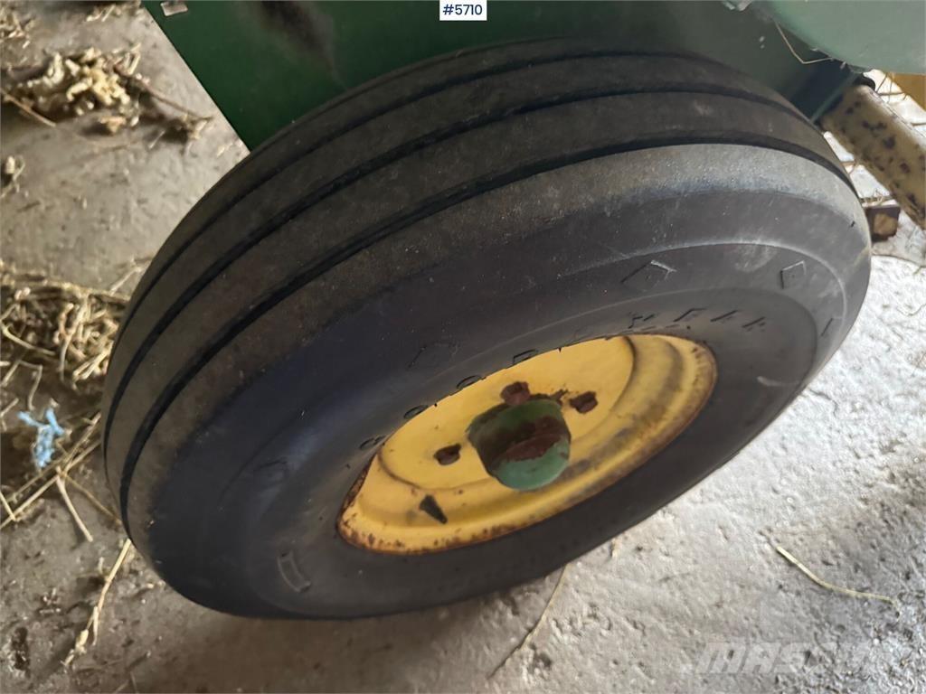 John Deere 336 Andre gressmaskiner