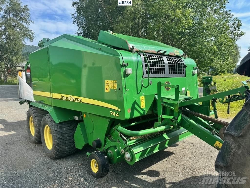 John Deere 744 Andre gressmaskiner