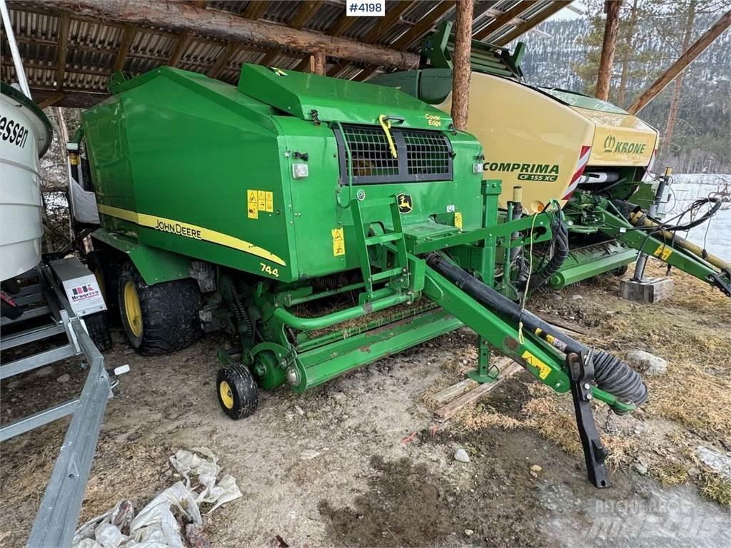 John Deere 744H Andre gressmaskiner