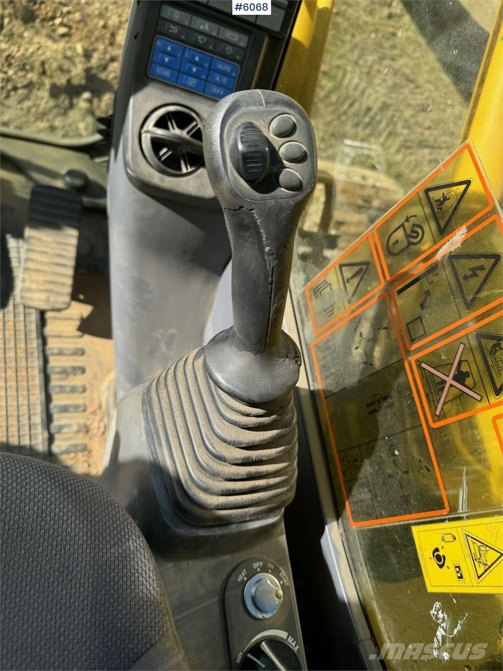 Komatsu PC210LC Beltegraver