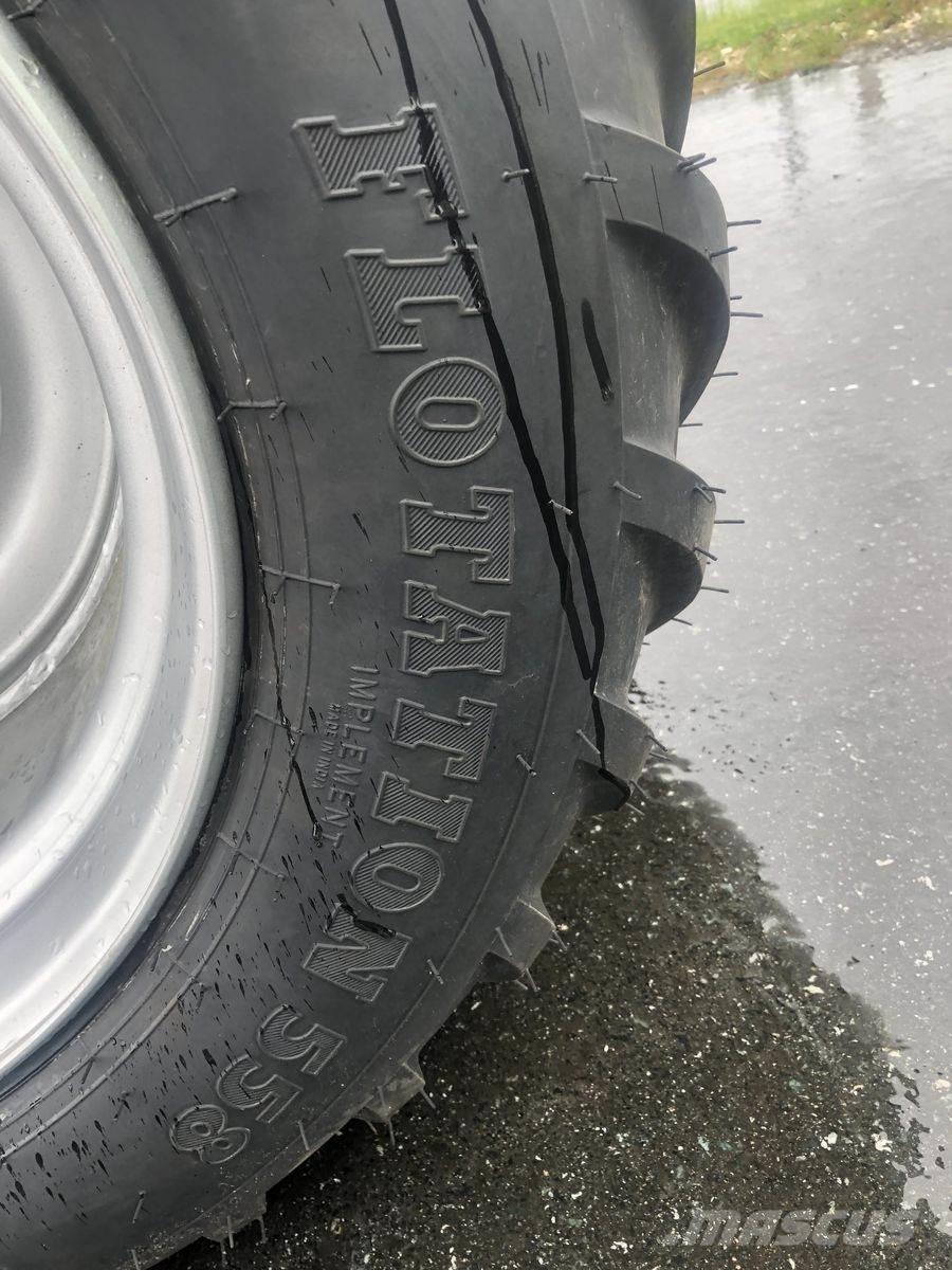 BKT Flotation 558 Dekk, hjul og felger