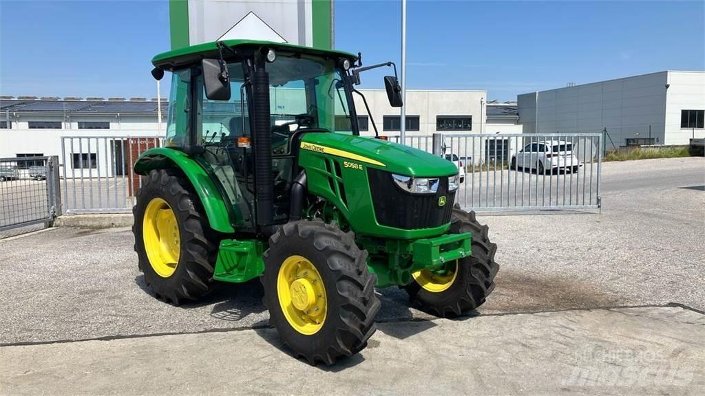 John Deere 5058E Traktorer
