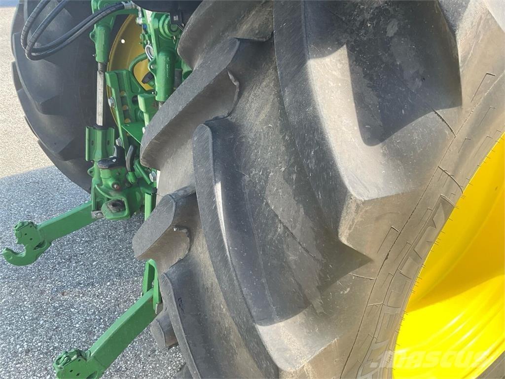 John Deere 6110R Traktorer