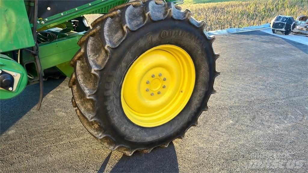John Deere T550 HM Skurtreskere