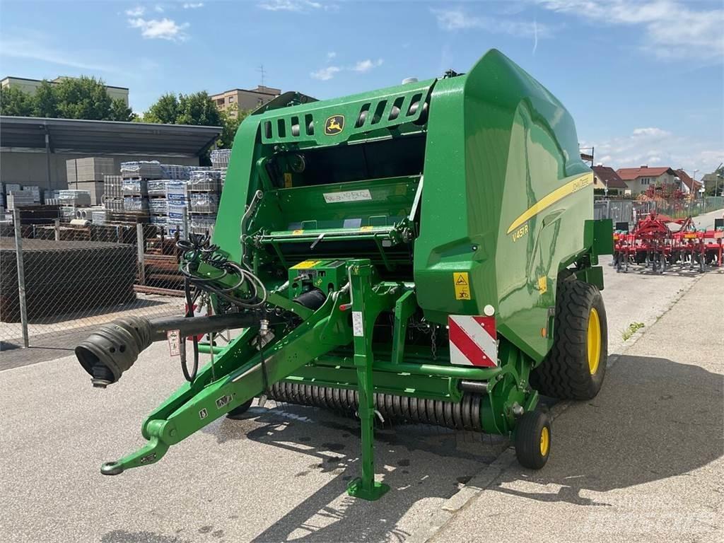 John Deere V451R Rundballepresser