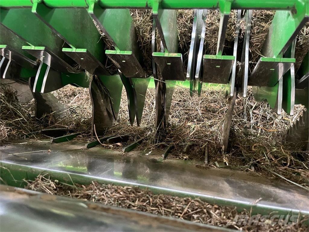 John Deere V451R Rundballepresser