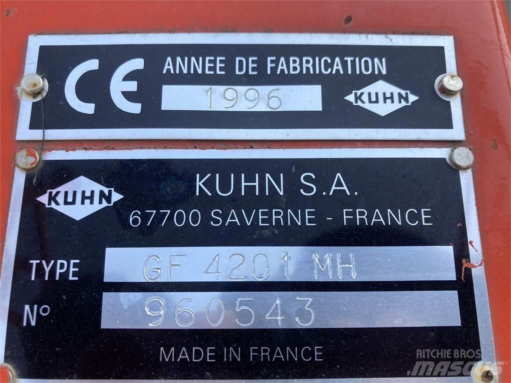 Kuhn GF 4201 HM Raker og høyvendere