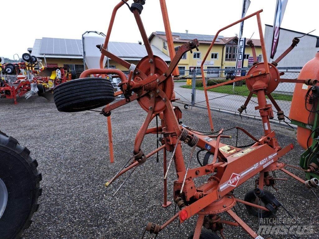 Kuhn GF 4201 MH Raker og høyvendere