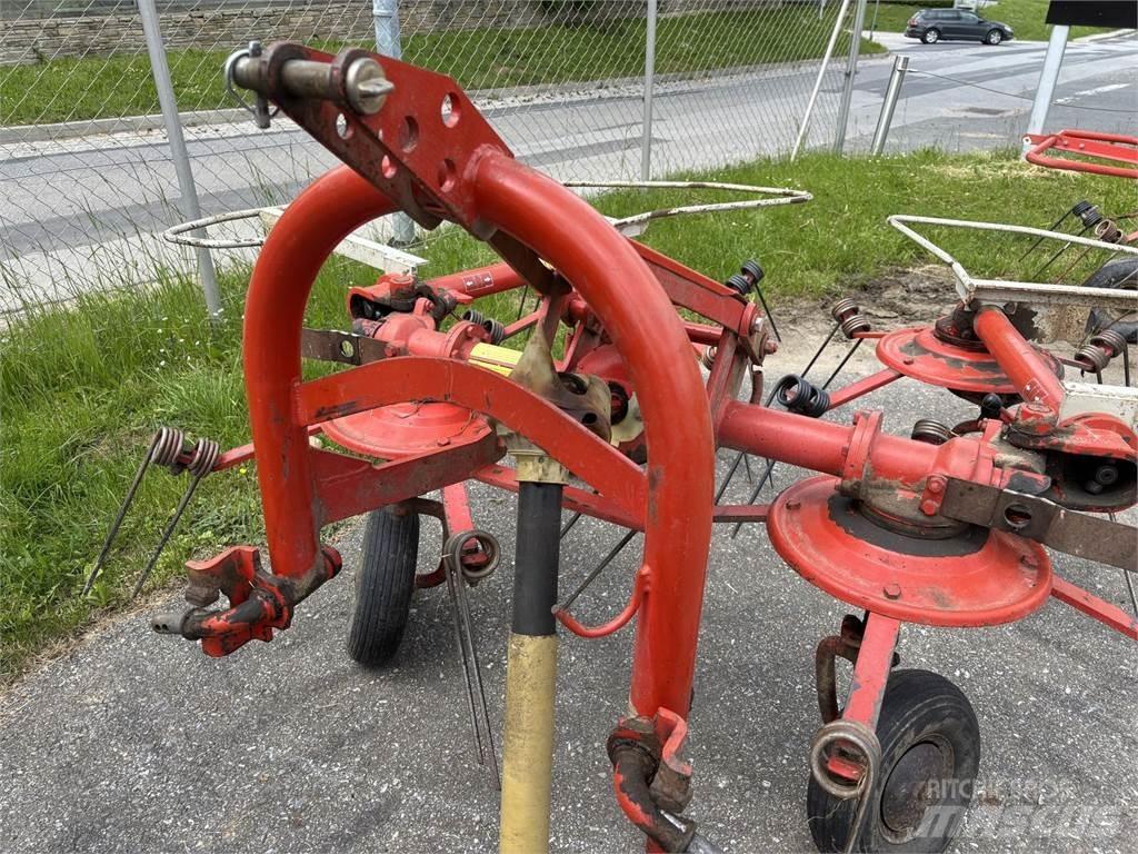 Kuhn GF 440 P Raker og høyvendere
