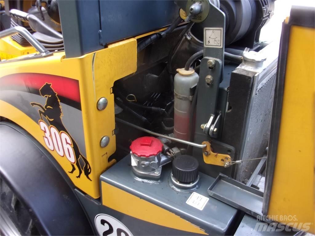 Mustang AL 306 Frontlastere og graveredskap
