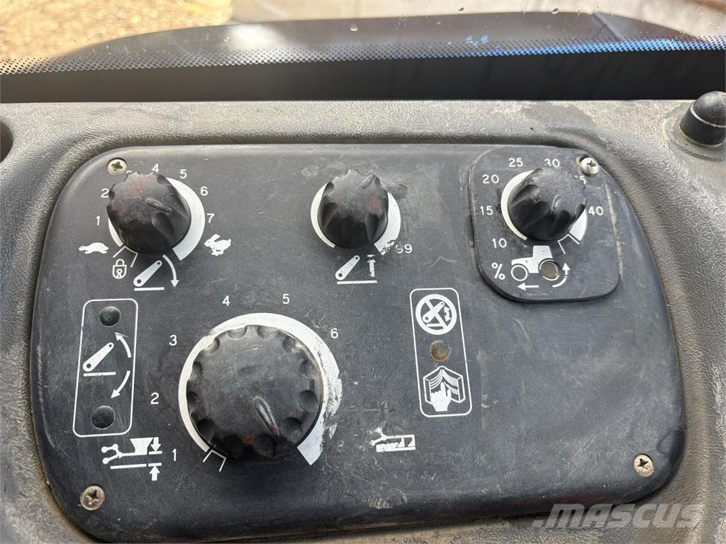 New Holland TS115 Traktorer