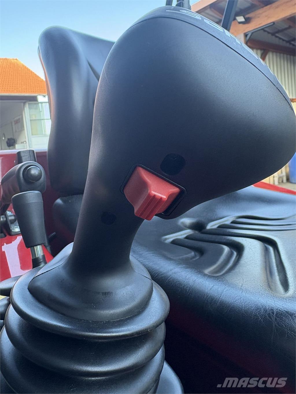 Schäffer 2630 Frontlastere og graveredskap