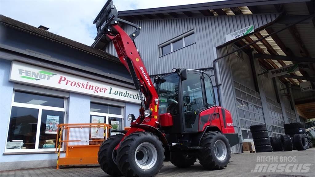 Schäffer 3650 Frontlastere og graveredskap