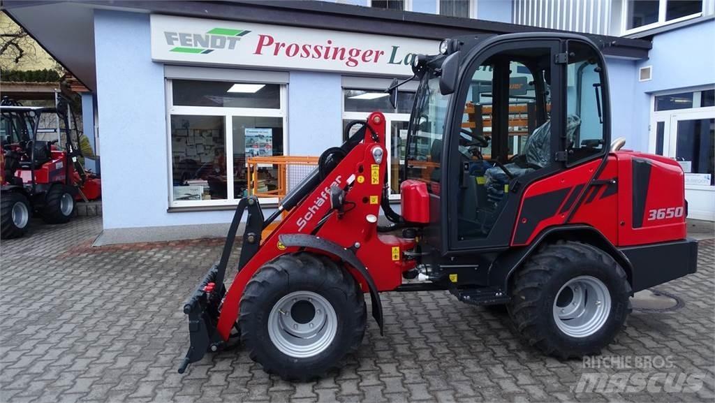 Schäffer 3650 Frontlastere og graveredskap