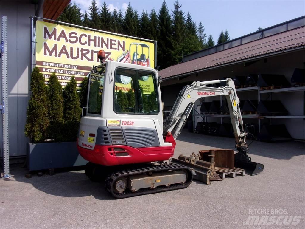 Takeuchi TB228 Minigravere <7t