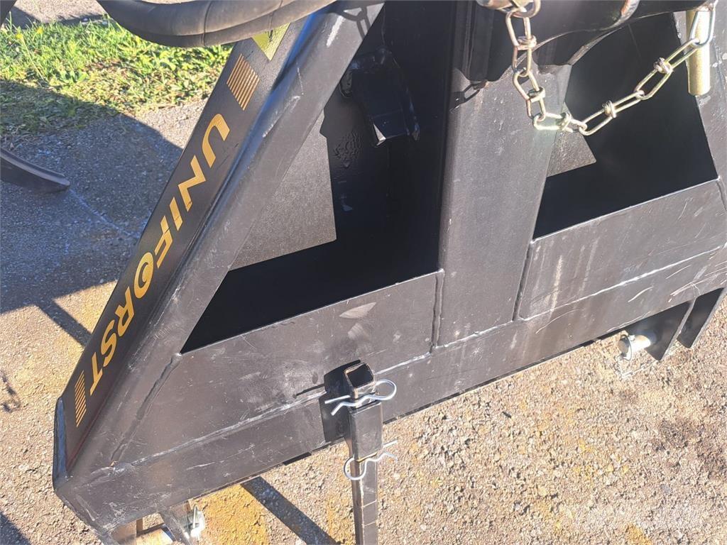  Uniforst 2200 Skogsmaskiner - Annet