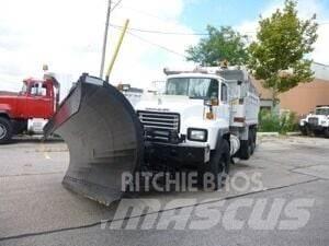 Mack RD688S Snøploger- og skjær