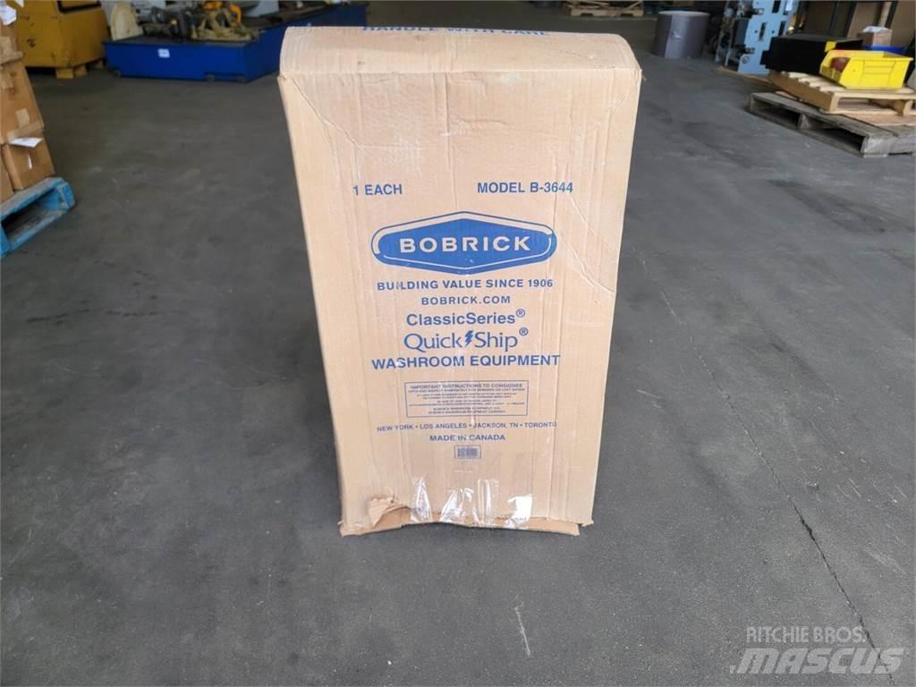  BOBRICK B-3644 Pall breddet container (Pallet Wide)