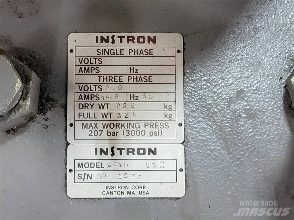  INSTRON A440 83C Vannpumper