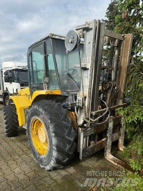 JCB 940-2 Terrenggående gaffeltruck