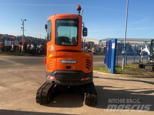 Develon DX27z Beltegraver