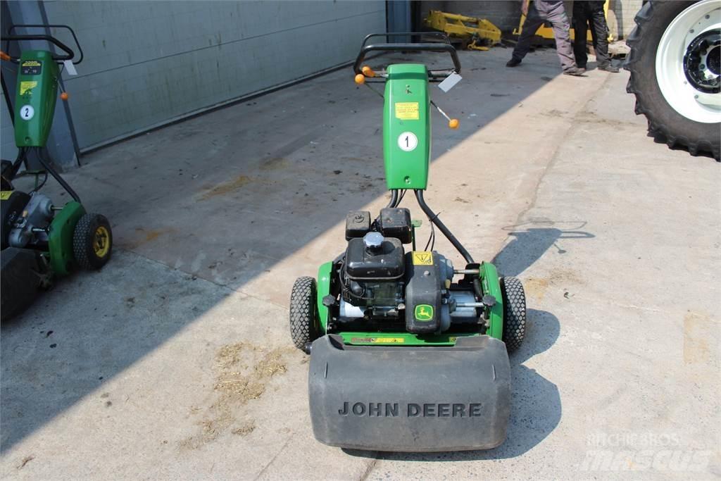 John Deere 220B Gå-bak gressklippere