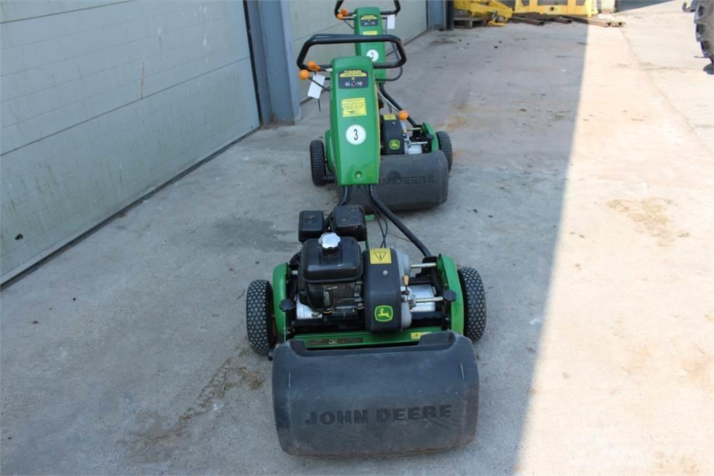 John Deere 220B Gå-bak gressklippere