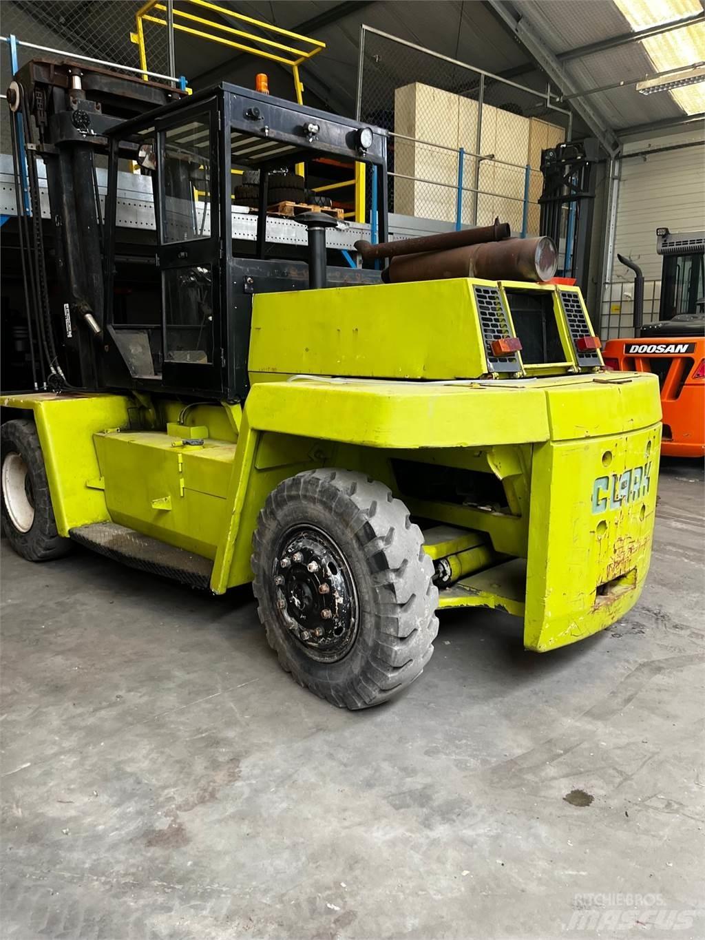 Clark DPL100 Diesel Trucker