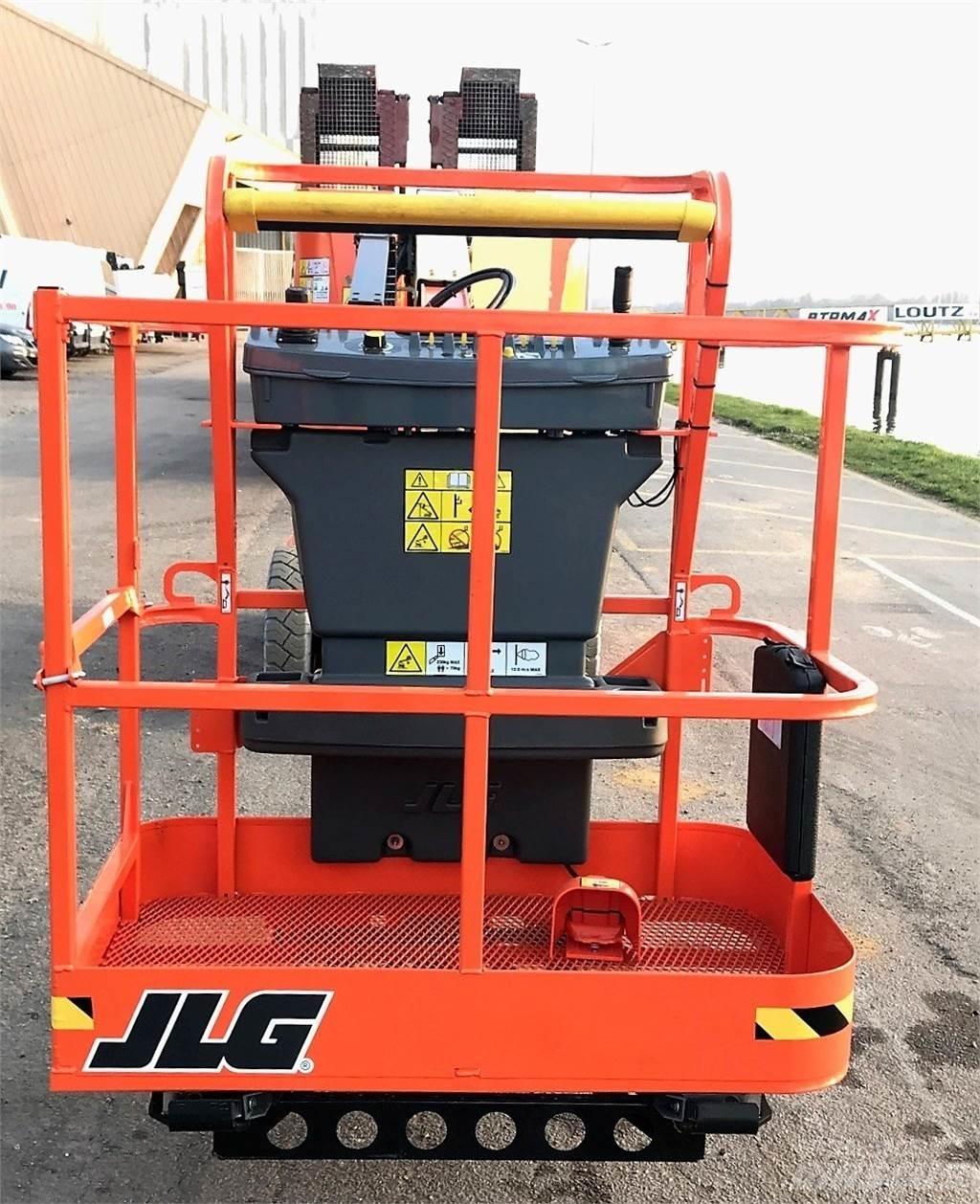 JLG E300AJ Andre personløftere og plattformer