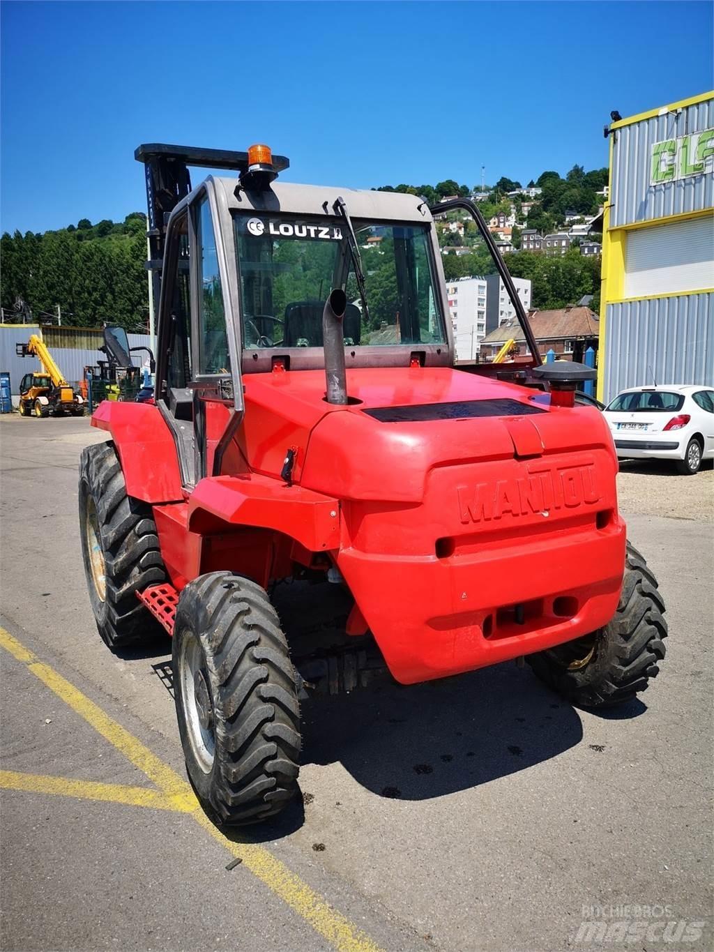 Manitou M26-4 Terrenggående gaffeltruck