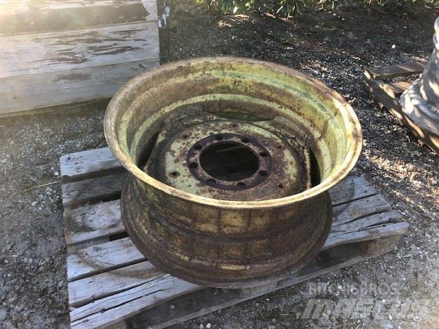 GKN 15X30 Dekk, hjul og felger