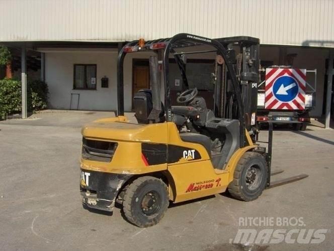 CAT DP30N Diesel Trucker