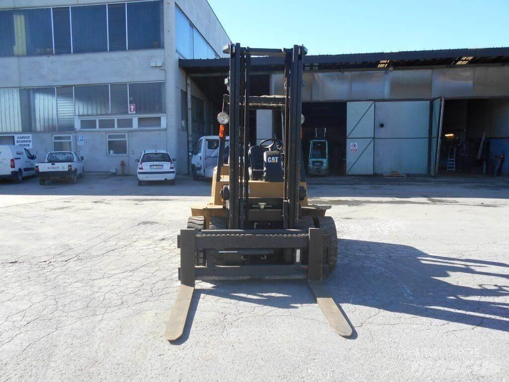 CAT DP40KL Diesel Trucker