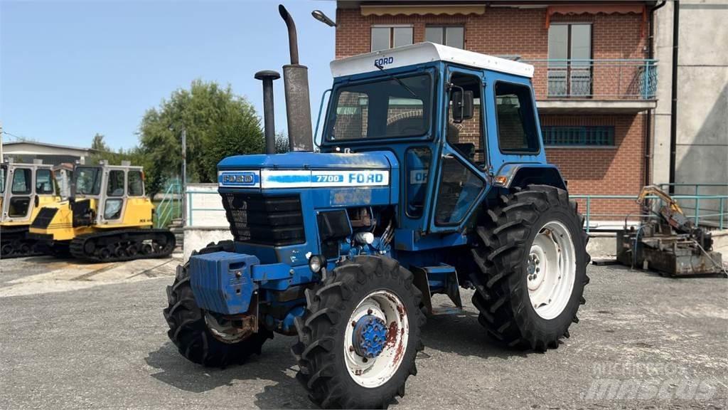 Ford 7700 4X4 Snøploger- og skjær