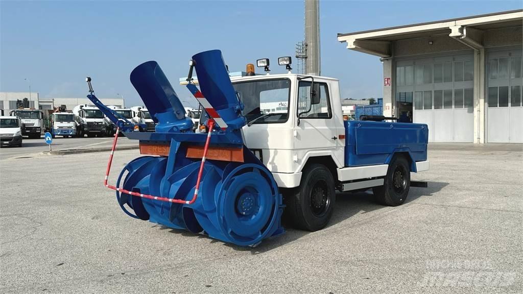  Fresia F60 4X4 Snøploger- og skjær