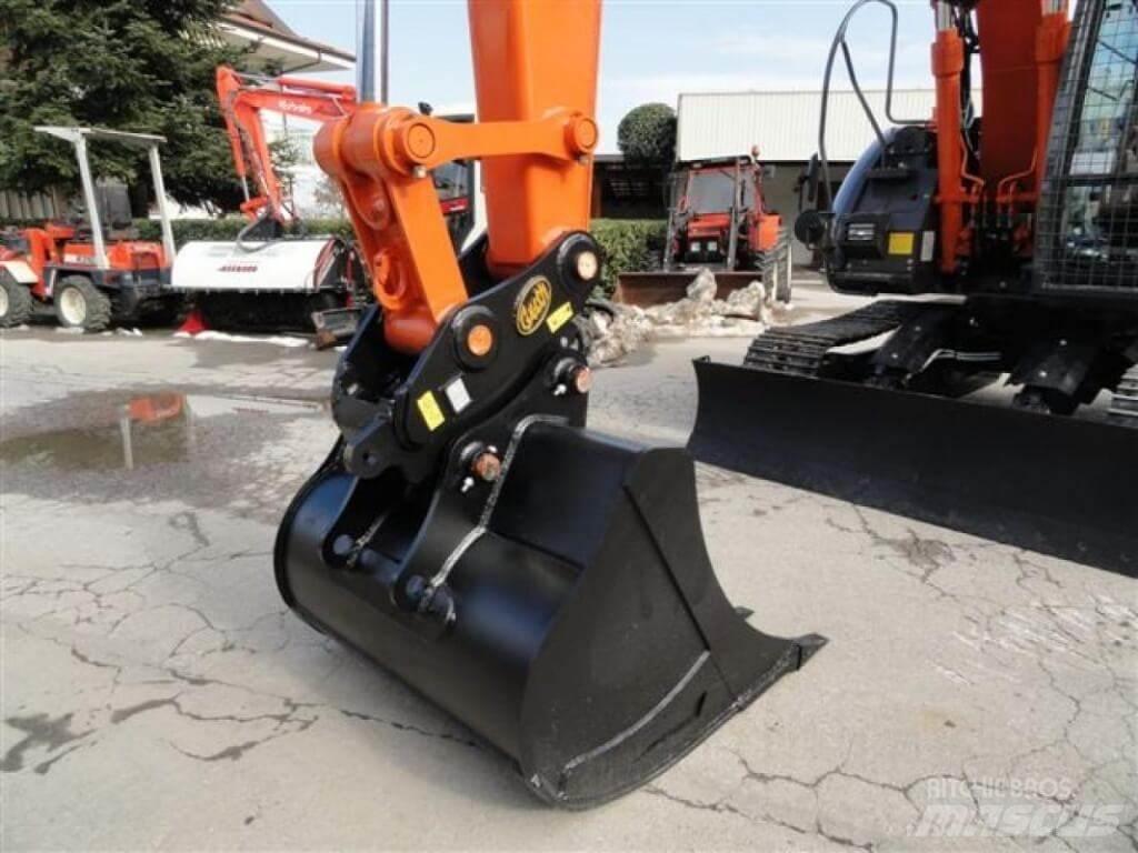 Hitachi ZX135 US-6 Gravemaskiner