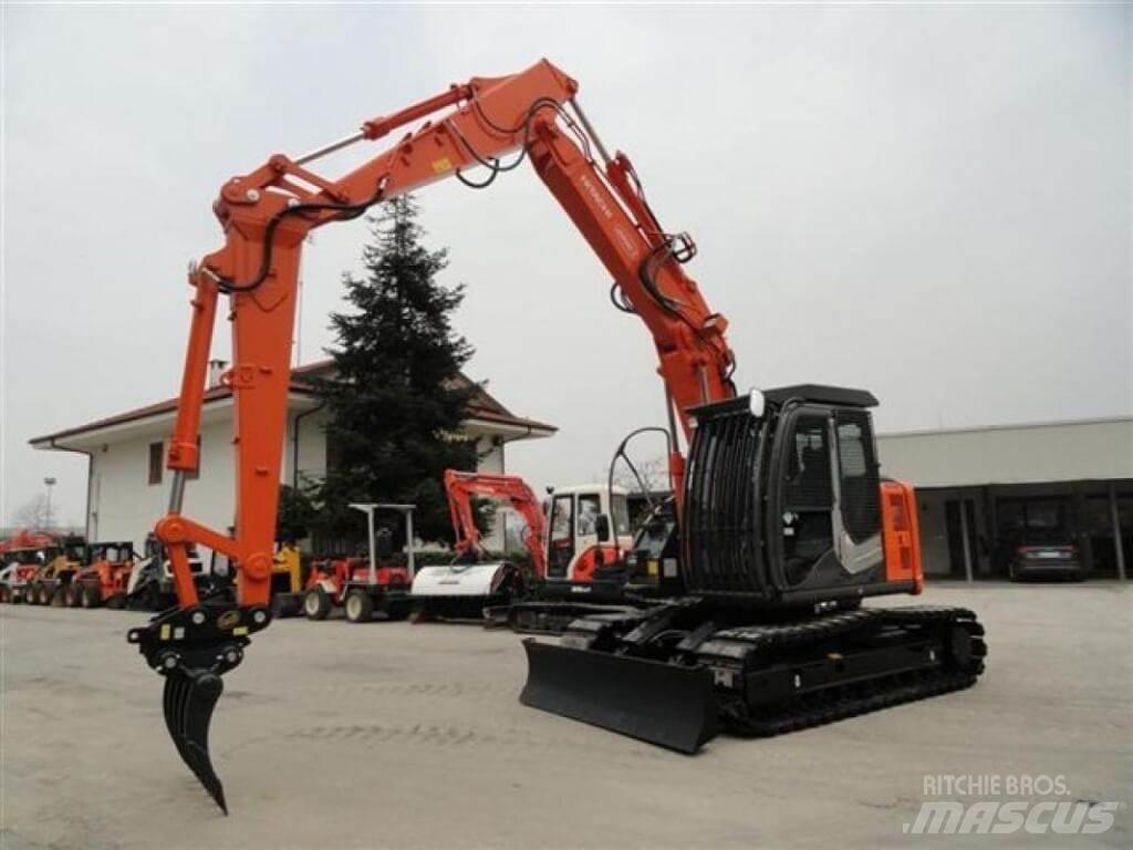 Hitachi ZX135 US-6 Gravemaskiner