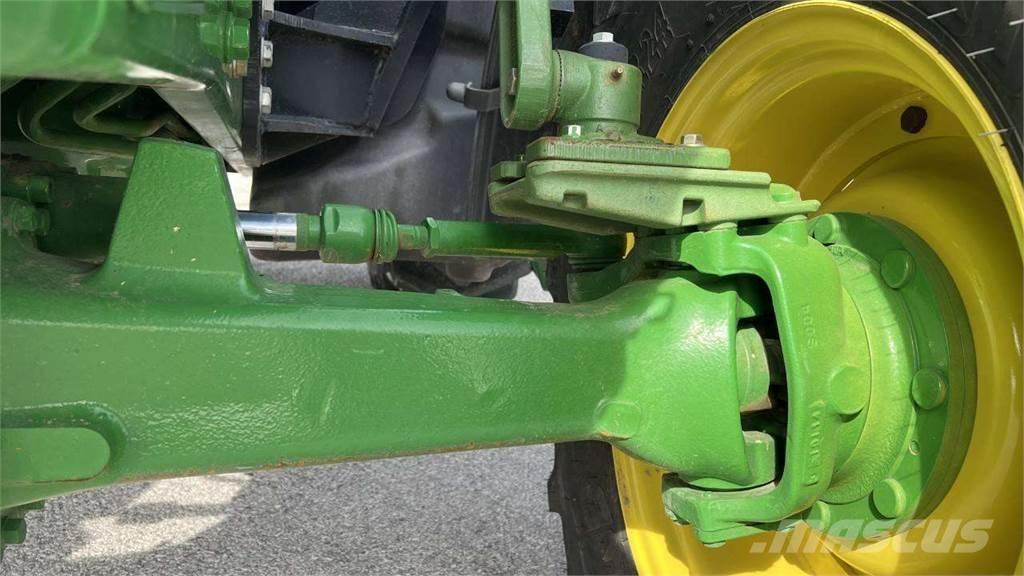 John Deere 6090MC 4X4 Snøploger- og skjær