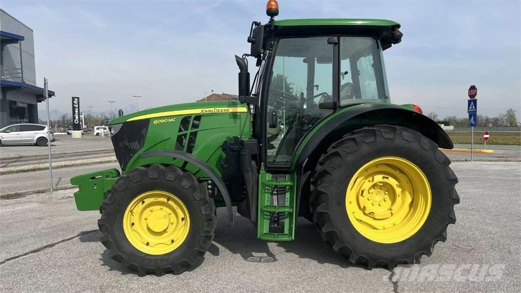 John Deere 6090MC 4X4 Snøploger- og skjær