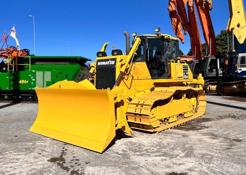 Komatsu D65 Dozere Beltegående