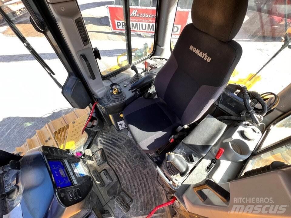 Komatsu D65 Dozere Beltegående