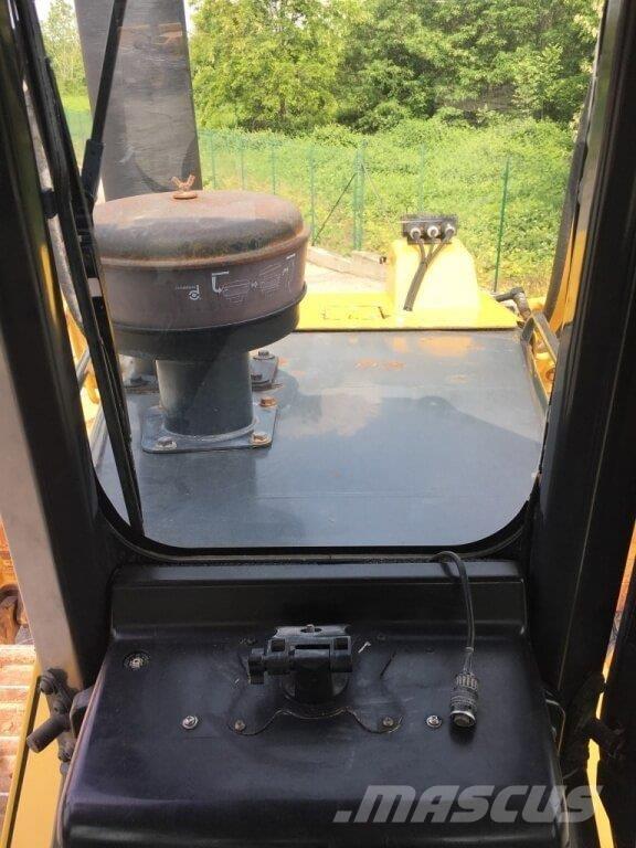 Komatsu D65WX-16 Dozere Beltegående